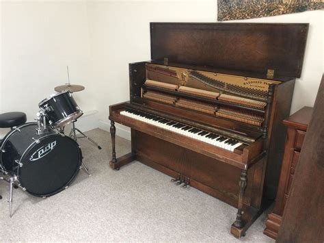 How to dismantle an upright piano .